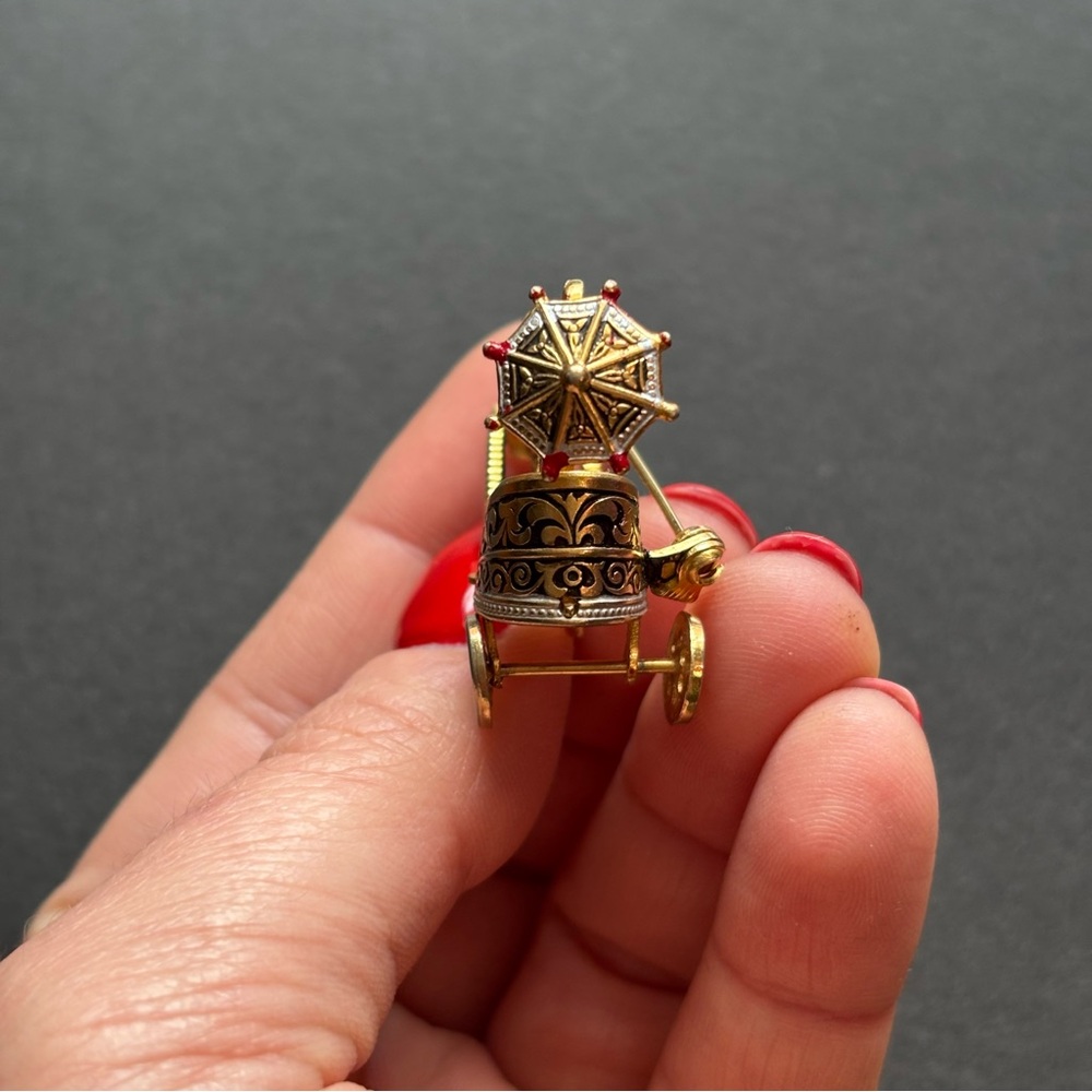 Damascene Rickshaw Chariot Brooch | Gold & Silver Toledoware - Picture 5 of 7